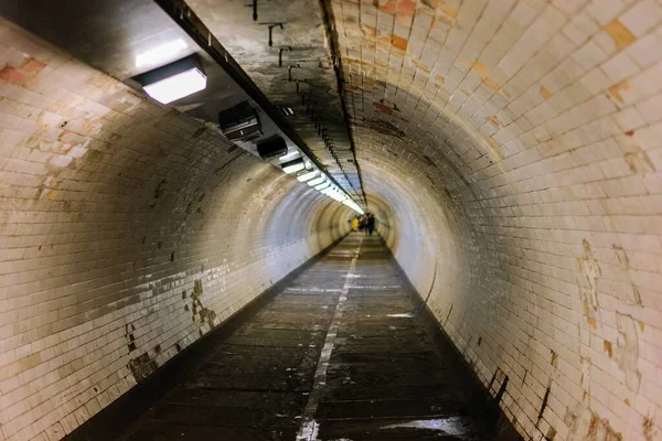 Londra 'daki Greenwich Ayak Tüneli