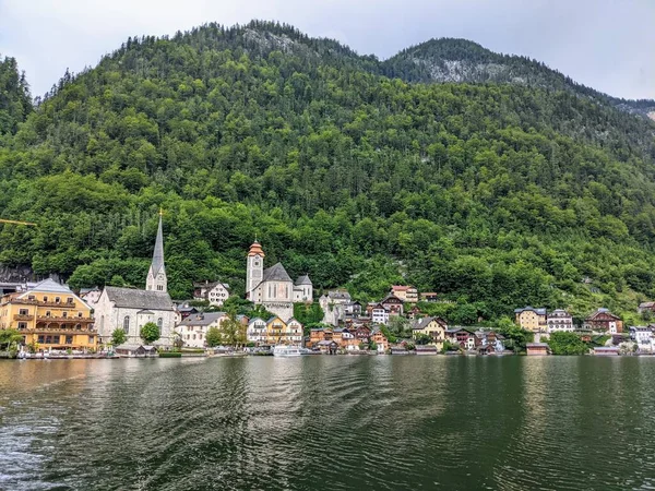 Hallstatt Austria city at lake and mountains panorama — Stock Photo, Image