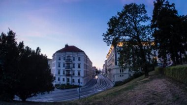 4k alacakaranlık aracılığıyla şehrin işlek cadde Timelapse