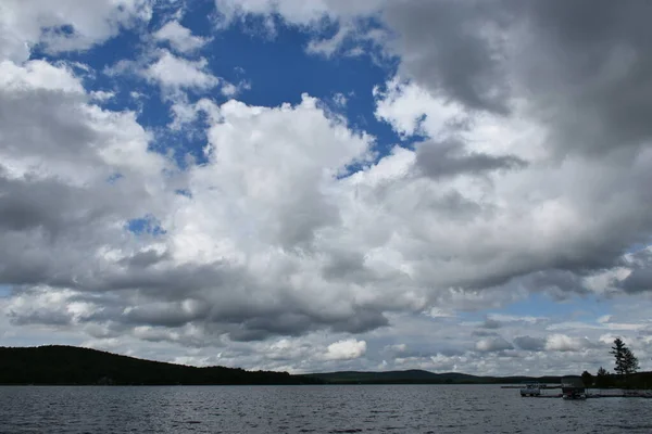 Sjö Molnig Himmel Quebec Kanada — Stockfoto