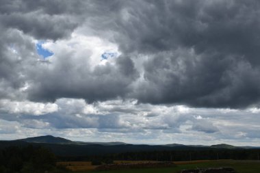 Fırtınalı bir gökyüzü altında, Sainte-Apolline, Quebec, Kanada