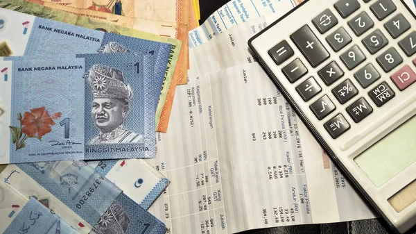 Malaysia ringgit cash und carculator - business consept — Stockfoto