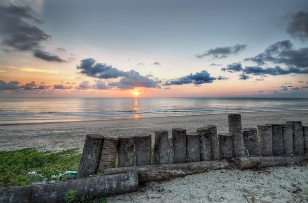 Vista del amanecer en la playa beserah en HDR — Foto de Stock