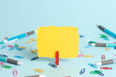 Renkli Ofis Malzemeleri, Parlak İşyeri Malzemeleri, Atölye Malzemeleri, Çalışma Sistemi Fikirleri, Etiket Nesnesi, Kağıt Malzemeleri, Sabit Kalem Koleksiyonları, Tükenmez Kalem