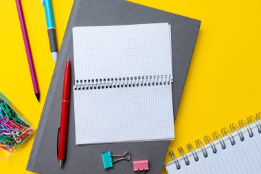 Gösterişli Okul Malzemeleri, Parlak Öğretim Öğrenim Koleksiyonları, Yaratıcı Yazma Aletleri, Eğitim Şeyleri, Karışık Öğrenci Eşyaları Kağıt Kalem Defteri Yapışkan Notlar