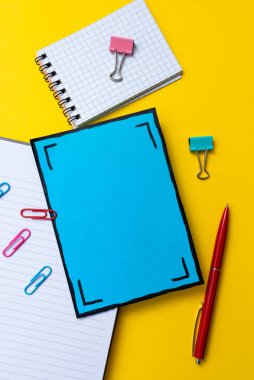 Gösterişli Okul Malzemeleri, Parlak Öğretim Öğrenim Koleksiyonları, Yaratıcı Yazma Aletleri, Eğitim Şeyleri, Karışık Öğrenci Eşyaları Kağıt Kalem Defteri Yapışkan Notlar