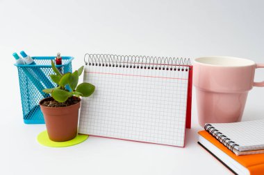 Düzenli Çalışma Alanı Ayarları, Yazma Masası Aletleri, Akıllı Ofis Düzenleme, Çalışma Masası, Not Alma, Yeni Oda Tasarımları, Organize Masa Üstü, Zaman Yönetimi