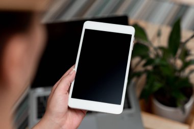 İnsanları Bir Araya Bağlamak, Ses Görüntü Çağrısı, İletişim Ekipmanı, Sorun Aygıtı, Modern Araç, Küresel Bağlantılar, Veri Süreci, Taşınabilir Donanım Akıllı Telefonu