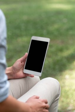 İnsanları Bir Araya Bağlamak, Ses Görüntü Çağrısı, İletişim Ekipmanı, Sorun Aygıtı, Modern Araç, Küresel Bağlantılar, Veri Süreci, Taşınabilir Donanım Akıllı Telefonu