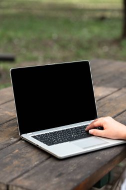 Çevrimiçi İşler İnsanları Uzaktan Birleştirerek Çalışıyor, Ses Görüntü Çağrısı, İletişim Cihazı, Sorunlu Atış Aygıtı, Küresel Bağlantılar, Taşınabilir Donanım Bilgisayarı