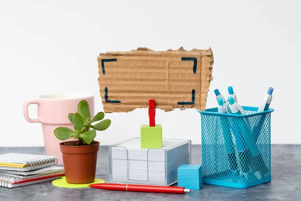 Tidy Workspace Setup, Bureau apparatuur, Smart Office Arrangement, Studietafel, Notities maken, Verse kamer ontwerpen, Georganiseerd tafelblad, Time Management — Stockfoto