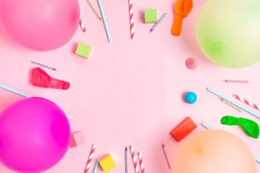 Renkli Doğum Günü Partisi Parlak Kutlama Planlama Fikirleri Tasarladı Yeni Parlak Dekorasyonlar Balon Konfeti Mumları Kutlama Festivali Tasarım Partisine İhtiyaç Var