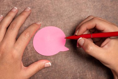 Önemli Notlar Yazılıyor Yeni Tasarım Düzenleme Harf Fikirleri Sunuyor Yazılı İletileri Kaydediyor Görsel Yardım Düzeni İletişim Sayfası Tasarımı