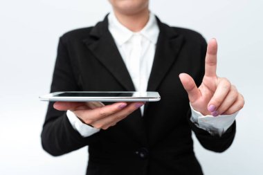 Yeni Teknoloji Fikirleri Sunumu: Elektronik Ürünleri Bağlayan Teknolojik Gelişmeleri Tartışma Klibi Ses Mesajları Küresel Bağlantıları Arıyor