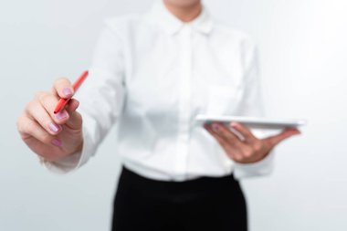 Yeni Teknoloji Fikirleri Sunumu: Elektronik Ürünleri Bağlayan Teknolojik Gelişmeleri Tartışma Klibi Ses Mesajları Küresel Bağlantıları Arıyor