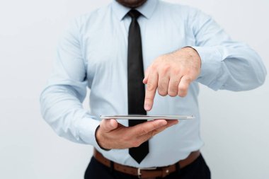 Yeni Teknoloji Fikirleri Sunumu: Elektronik Ürünleri Bağlayan Teknolojik Gelişmeleri Tartışma Klibi Ses Mesajları Küresel Bağlantıları Arıyor