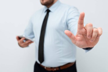 Yeni Teknoloji Fikirleri Sunumu: Elektronik Ürünleri Bağlayan Teknolojik Gelişmeleri Tartışma Klibi Ses Mesajları Küresel Bağlantıları Arıyor