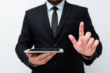 Yeni Teknoloji Fikirleri Sunumu: Elektronik Ürünleri Bağlayan Teknolojik Gelişmeleri Tartışma Klibi Ses Mesajları Küresel Bağlantıları Arıyor