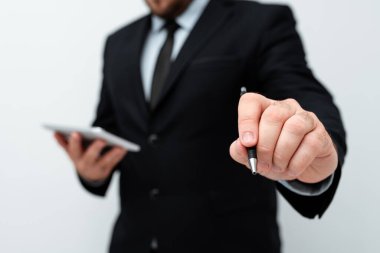 Yeni Teknoloji Fikirleri Sunumu: Elektronik Ürünleri Bağlayan Teknolojik Gelişmeleri Tartışma Klibi Ses Mesajları Küresel Bağlantıları Arıyor