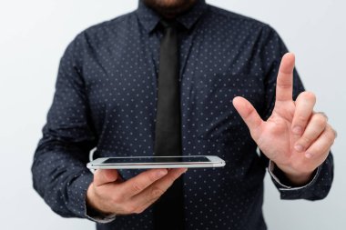 Yeni Teknoloji Fikirleri Sunumu: Elektronik Ürünleri Bağlayan Teknolojik Gelişmeleri Tartışma Klibi Ses Mesajları Küresel Bağlantıları Arıyor