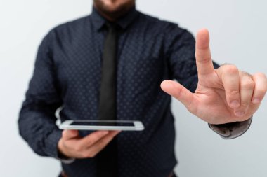 Yeni Teknoloji Fikirleri Sunumu: Elektronik Ürünleri Bağlayan Teknolojik Gelişmeleri Tartışma Klibi Ses Mesajları Küresel Bağlantıları Arıyor