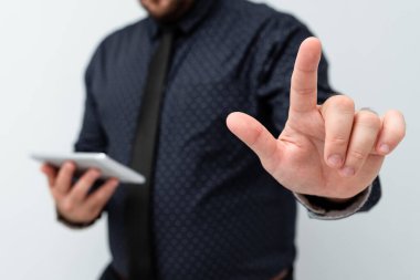 Yeni Teknoloji Fikirleri Sunumu: Elektronik Ürünleri Bağlayan Teknolojik Gelişmeleri Tartışma Klibi Ses Mesajları Küresel Bağlantıları Arıyor