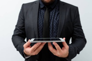 Yeni Teknoloji Fikirleri Sunumu: Elektronik Ürünleri Bağlayan Teknolojik Gelişmeleri Tartışma Klibi Ses Mesajları Küresel Bağlantıları Arıyor