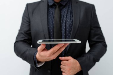 Yeni Teknoloji Fikirleri Sunumu: Elektronik Ürünleri Bağlayan Teknolojik Gelişmeleri Tartışma Klibi Ses Mesajları Küresel Bağlantıları Arıyor