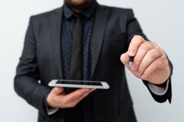 Yeni Teknoloji Fikirleri Sunumu: Elektronik Ürünleri Bağlayan Teknolojik Gelişmeleri Tartışma Klibi Ses Mesajları Küresel Bağlantıları Arıyor