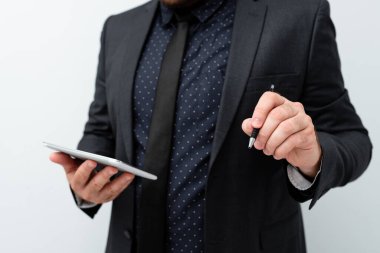 Yeni Teknoloji Fikirleri Sunumu: Elektronik Ürünleri Bağlayan Teknolojik Gelişmeleri Tartışma Klibi Ses Mesajları Küresel Bağlantıları Arıyor