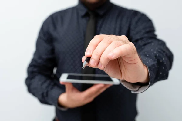 Presentatie van nieuwe technologie-ideeën over technologische verbeteringen Introductie van elektronische producten die mensen met elkaar verbinden Videogesprekken Spraakberichten Global Connections — Stockfoto