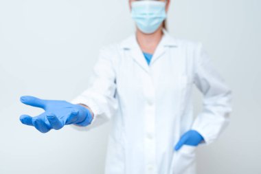 Tıbbi Fikirler Sunuluyor Yeni Bilimsel Keşif Laboratuvarı Sunumları Meslek Giyimi Koruyucu Vitesler Giyen Bilimsel Tartışmalar