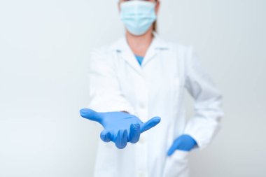 Tıbbi Fikirler Sunuluyor Yeni Bilimsel Keşif Laboratuvarı Sunumları Meslek Giyimi Koruyucu Vitesler Giyen Bilimsel Tartışmalar