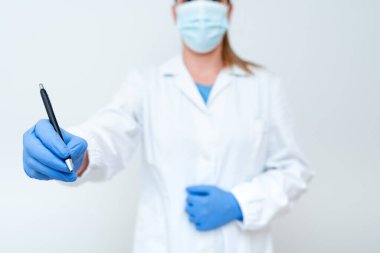 Tıbbi Fikirler Sunuluyor Yeni Bilimsel Keşif Laboratuvarı Sunumları Meslek Giyimi Koruyucu Vitesler Giyen Bilimsel Tartışmalar