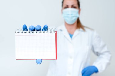 Tıbbi Fikirler Sunuluyor Yeni Bilimsel Keşif Laboratuvarı Sunumları Meslek Giyimi Koruyucu Vitesler Giyen Bilimsel Tartışmalar