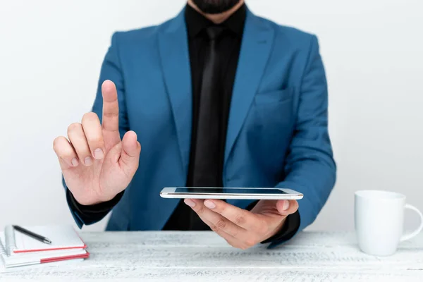 Apresentando Tecnologia de Comunicação Smartphone Voz Chamadas de Vídeo Escrevendo Notas Importantes Entrevista de Trabalho Ideias Conectividade Global Comunicações Dar Conselhos Palestras — Fotografia de Stock