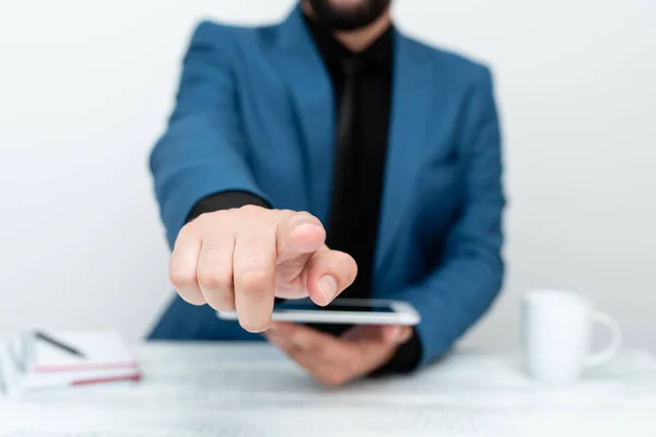 Apresentando Tecnologia de Comunicação Smartphone Voz Chamadas de Vídeo Escrevendo Notas Importantes Entrevista de Trabalho Ideias Conectividade Global Comunicações Dar Conselhos Palestras — Fotografia de Stock