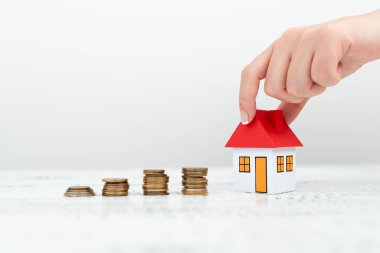 Yeni Ev İçin Yeni Ev Tasarruf Anlaşmaları Sunan Bayan, İş Kadını Yeni Ev İçin Olası Yatırım Önerileri, Cenaze Tesisleri Satış Sergisi