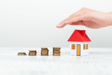 Yeni Ev İçin Yeni Ev Tasarruf Anlaşmaları Sunan Bayan, İş Kadını Yeni Ev İçin Olası Yatırım Önerileri, Cenaze Tesisleri Satış Sergisi