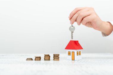 Yeni Ev İçin Yeni Ev Tasarruf Anlaşmaları Sunan Bayan, İş Kadını Yeni Ev İçin Olası Yatırım Önerileri, Cenaze Tesisleri Satış Sergisi
