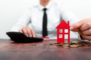 Yeni Ev İçin Yeni Ev Tasarruf Anlaşmaları Sunan Bayan, İş Kadını Yeni Ev İçin Olası Yatırım Önerileri, Cenaze Tesisleri Satış Sergisi