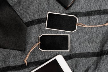 Smartphone Voice Video Görüşmeleri, Cep Telefonu İçeriğini Gösterme, Önemli Notlar Yazma, Günlük Taşıma Özelliklerini Sunma, Satma Fiyatları Hesaplama, Deri Cüzdan Tasarımları