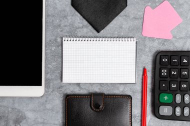 Smartphone Voice Video Görüşmeleri, Cep Telefonu İçeriğini Gösterme, Önemli Notlar Yazma, Günlük Taşıma Özelliklerini Sunma, Satma Fiyatları Hesaplama, Deri Cüzdan Tasarımları