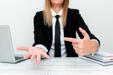 Şirket Sorunu Açıklama, İhtilaf Sağlama Çözümleri, Yeni İş Tartışması, Büyük Proje Önerme, Çalışan Prosedürü Değerlendirmesi, İş Görüşmeleri Fikirleri