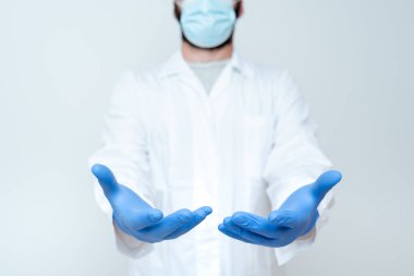 Yeni Teknolojiyi Gösteren Bilim Adamı, Tıbbi Tavsiye Veren Doktor, Kimyacı Bilim Dersleri Tartışmaları, İş Giyimi Koruyucu Vitesler