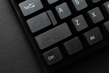 Yeni İletiler Çevrimiçi Gönderiliyor, Görsel Romanlar Oluşturuluyor, Kısa Hikayeler Yazılıyor, Önemli Ayrıntılar Listeleniyor, Bilgisayarlı Harfler, Geliştirici Programlama Uygulamaları
