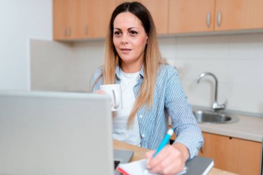 Paylaşımcılık Deneyimi Video Blog 'u, Yeni Bilgi Çevrimiçi Öğrenme, Sanal Sınıf Toplantısı, Ders Verme, Bilgisayar Sunumu Fikirleri, Uzaktan Ofis Çalışmaları