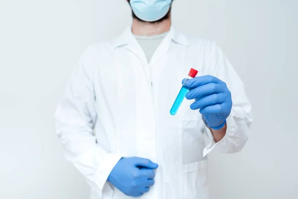 Doctor Analyzing New Medicine, Scientist Presenting Medical Research, Laboratory Experiment Ideas, Giving Lectures Lessons, Explaining Scientific Problems — Stock Photo, Image