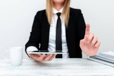 Uygulama Geliştirici Sunar Yeni Program, Yükseltilmiş Aygıt Görüntüleme, Girişimci İş Girişimleri Sunar, Modern Zaman Sorunları Çözümlerini Soyut Tartışma