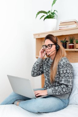 Çevrimiçi Öğrenen Yeni Şeyler, Gündelik İnternet Sörfü, Günlük İçeriği Oluşturma, Film İzleme, Yaratıcı Yazma Fikirleri, Taze Düşünceler Yazma